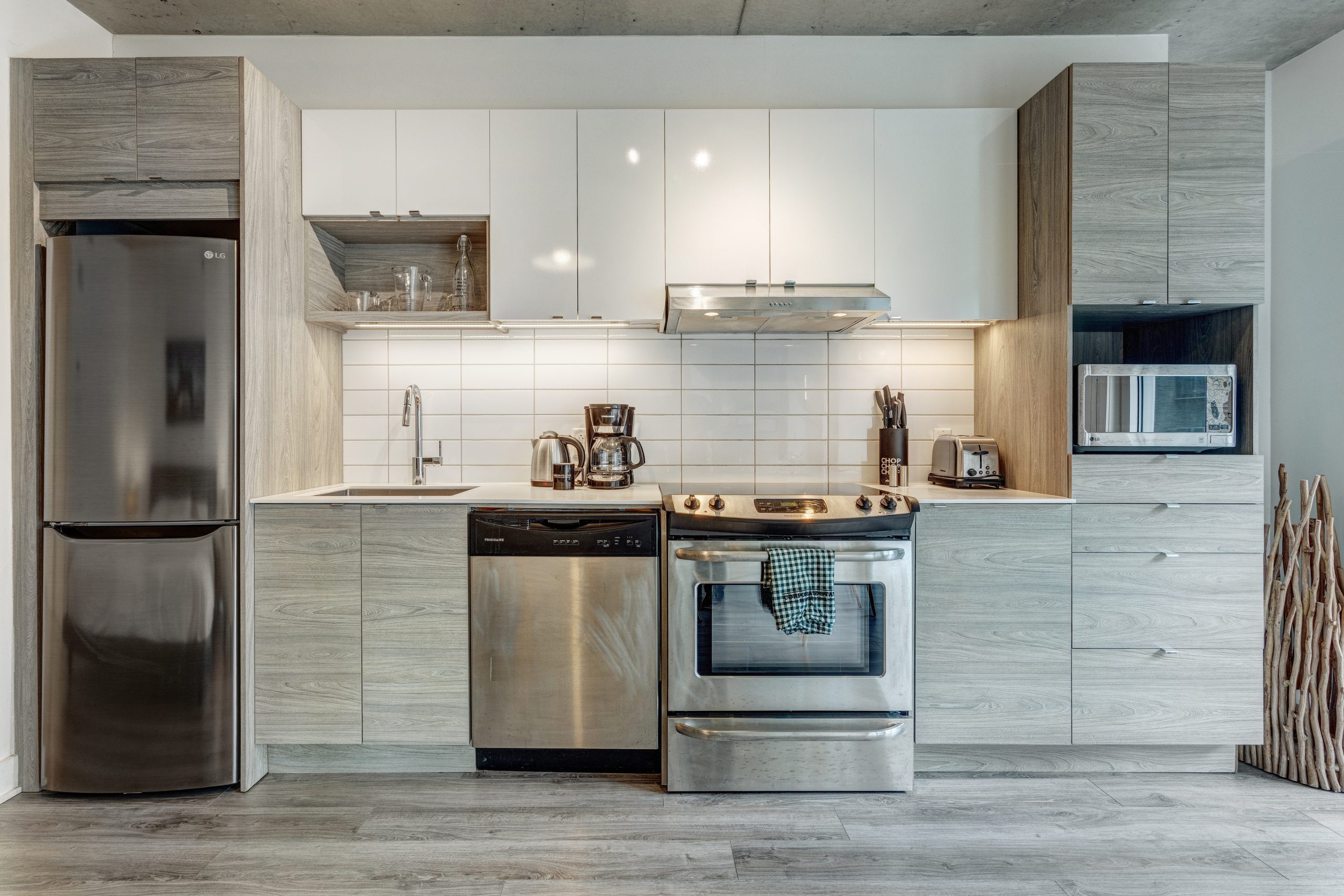 Fully equipped kitchen in a furnished apartment in Montreal with modern appliances and cookware