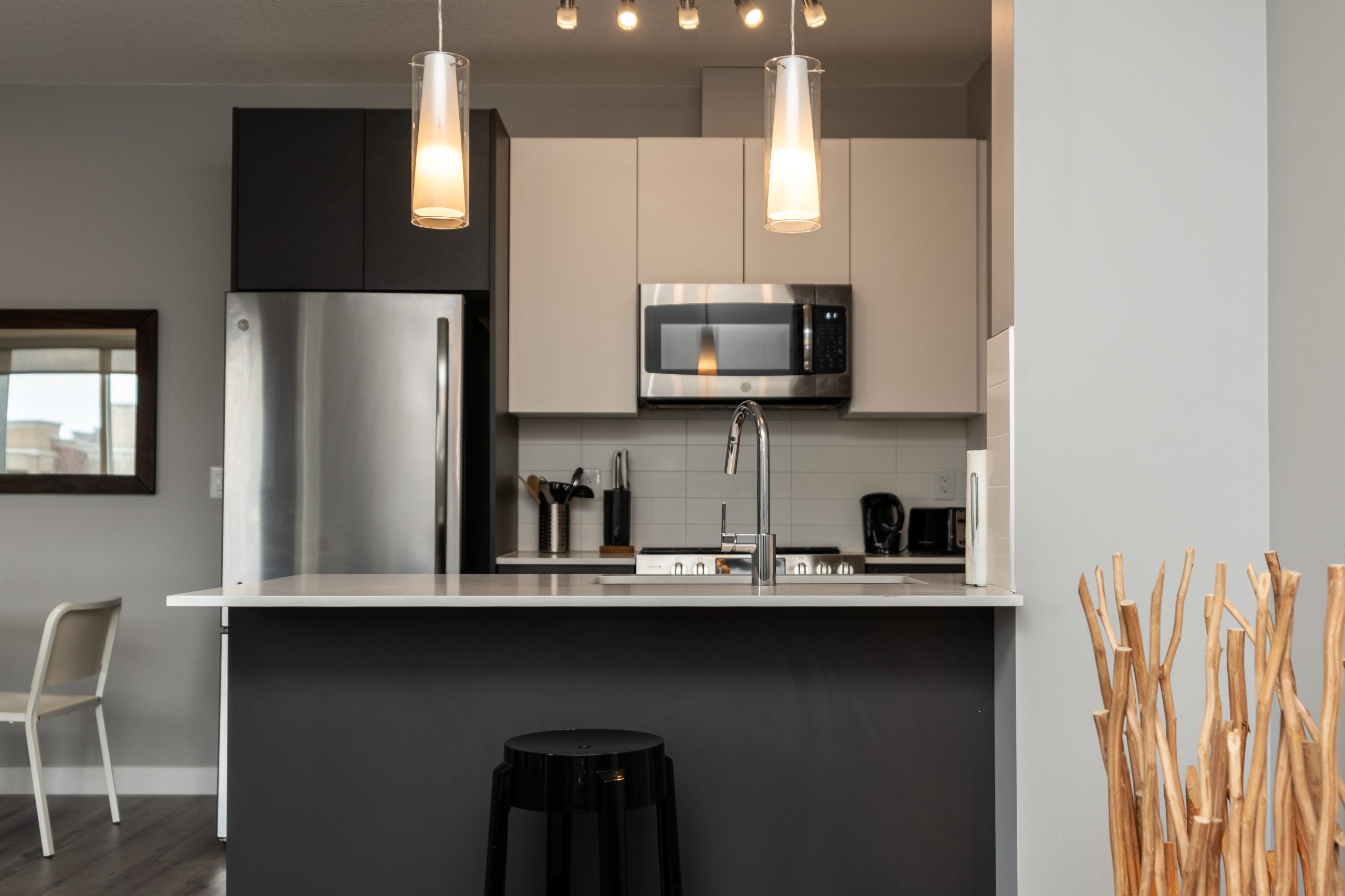 Modern fully equipped kitchen in a mid-term furnished rental apartment in Montreal