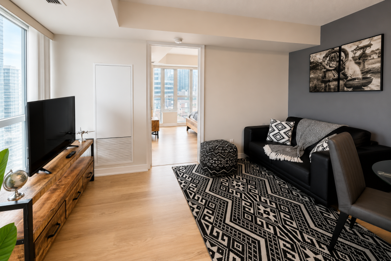 Modern 1BR in Downtown | Gym, WiFi & Workspace