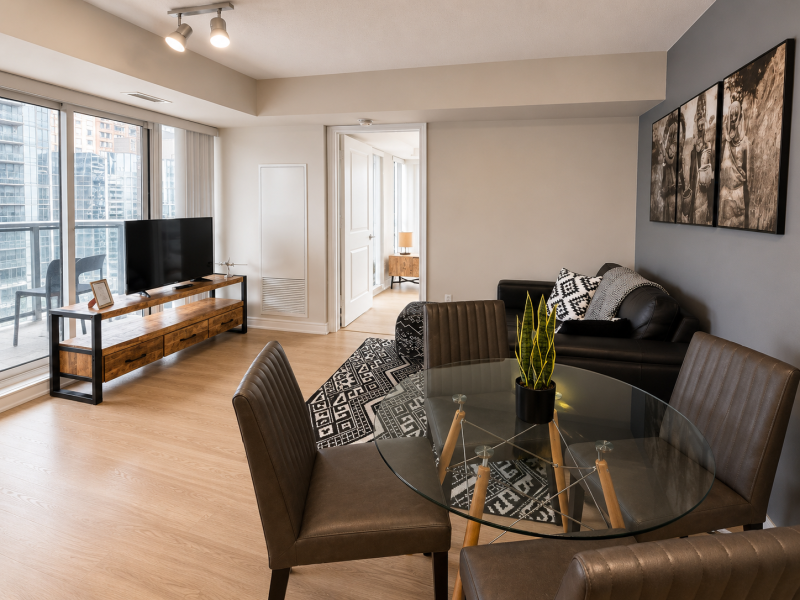 Modern 1BR in Downtown | Gym, WiFi & Workspace