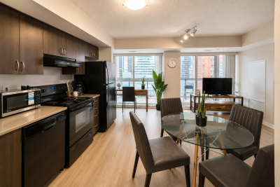 Modern 1BR in Downtown | Gym, WiFi & Workspace