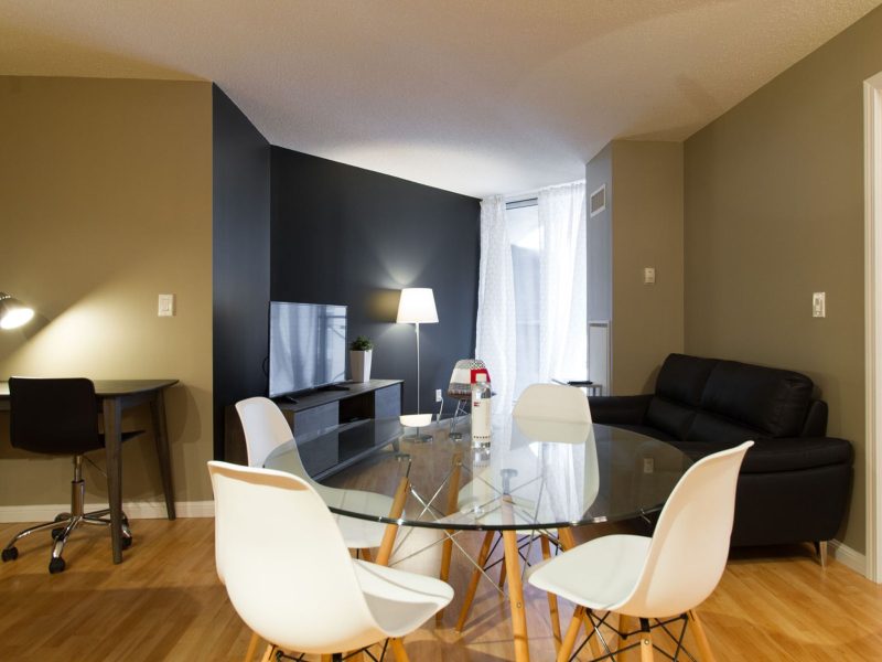 Luxury 1BR Gym Near Eaton Centre & CN Tower