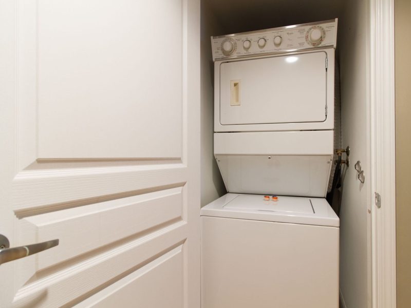 Luxury 1BR Gym Near Eaton Centre & CN Tower
