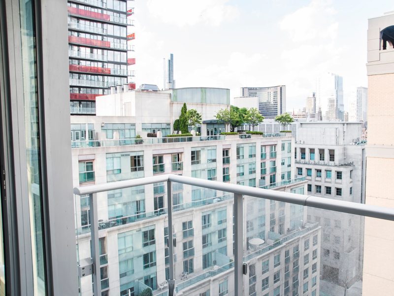 Luxury 2BR Balcony Gym Near CN Tower Downtown
