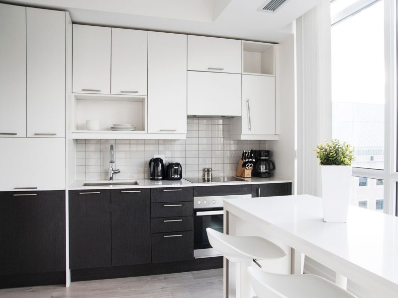 Luxury 2BR Balcony Gym Near CN Tower Downtown