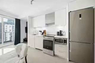 Modern Downtown Studio with Patio