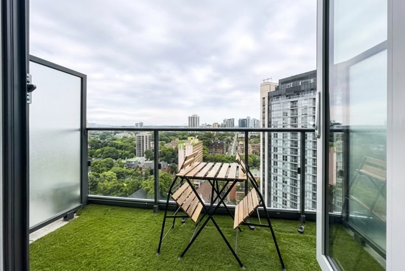 Modern Downtown Studio with Patio
