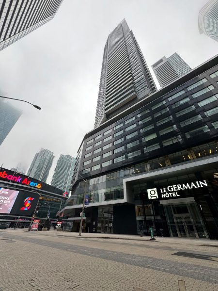 High-Floor Condo by Scotiabank Arena & CN Tower – Monthly Stays