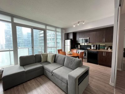 High-Floor Condo by Scotiabank Arena & CN Tower – Monthly Stays