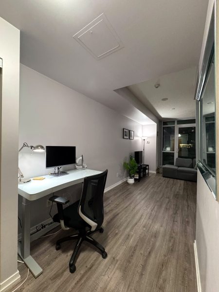 High-Floor Condo by Scotiabank Arena & CN Tower – Monthly Stays