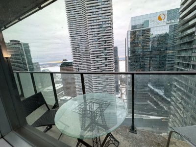 High-Floor Condo by Scotiabank Arena & CN Tower – Monthly Stays